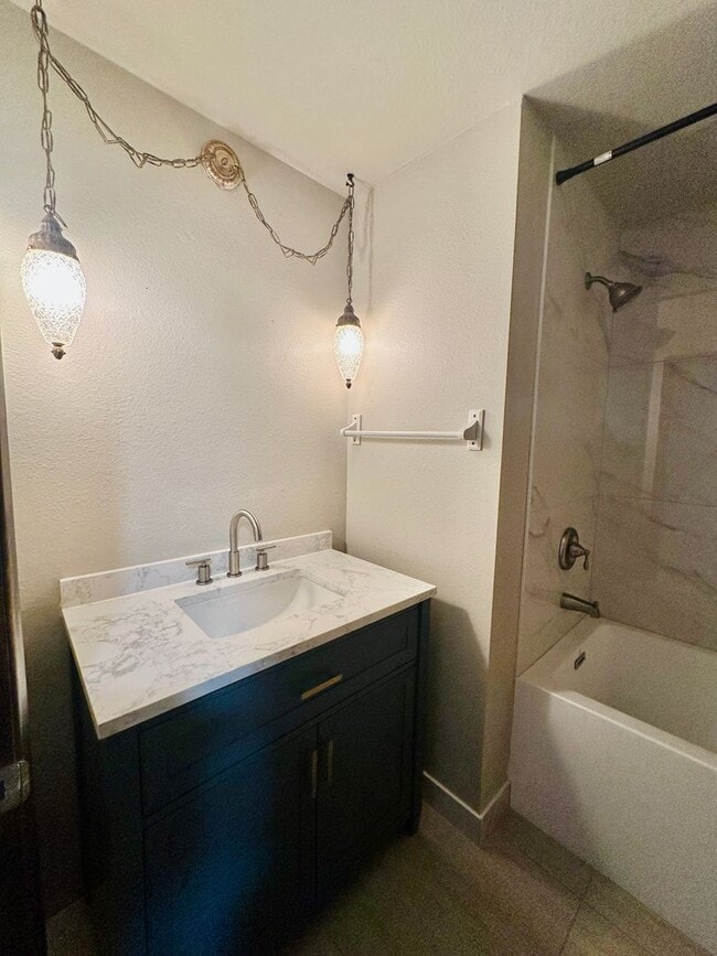 Building Photo - Remodeled Three Bedroom Home in Keizer