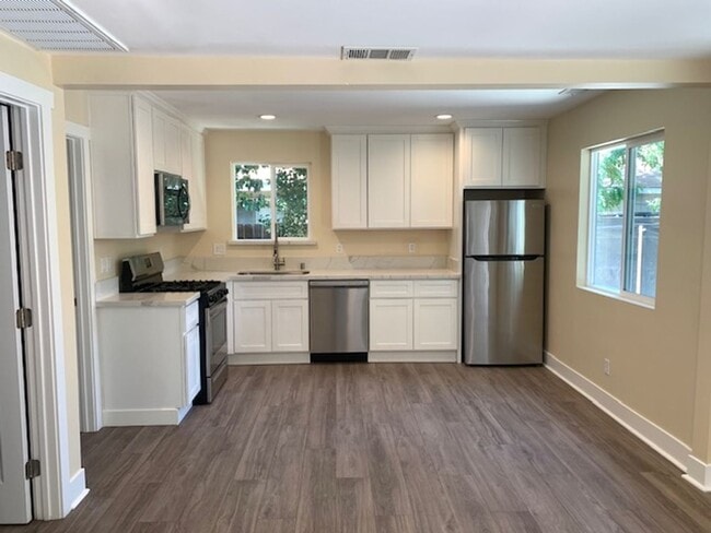 Foto del edificio - Beautifully Remodeled 2-Bedroom ADU in the...
