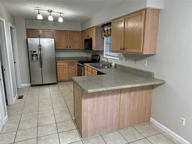 Building Photo - 549 Donna Marie Dr