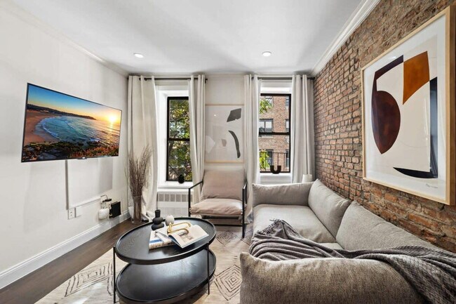 Foto del edificio - 323 E 78th St