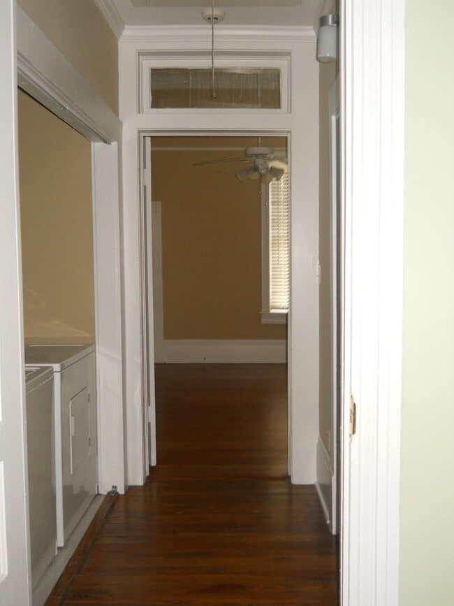 Building Photo - Beautiful, well maintained older home in t...