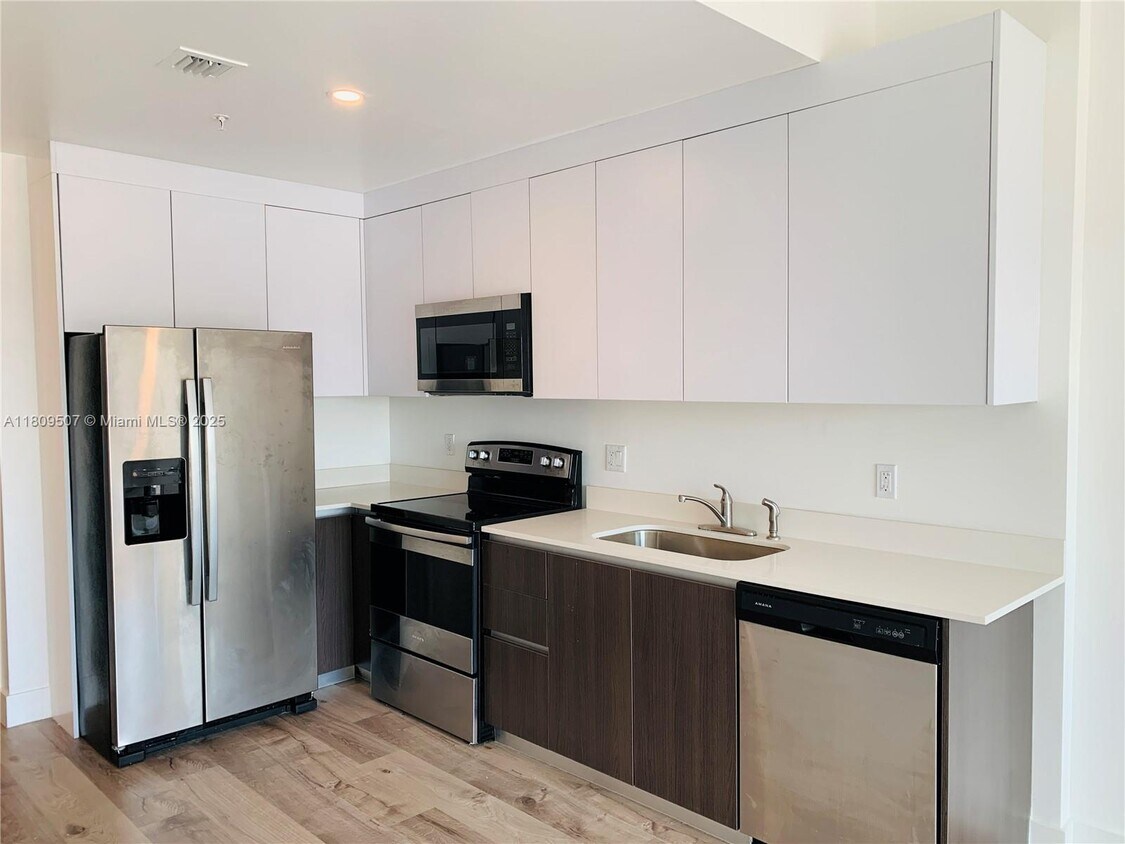 Foto principal - 39 NW 7th Ave