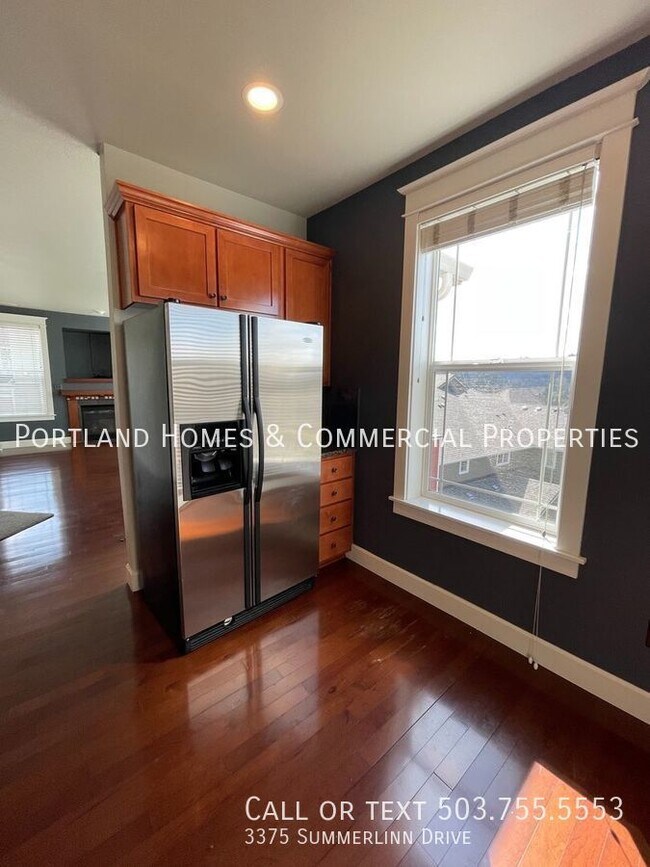 Building Photo - 3 Bed Townhome in West Linn- Gated Communi...