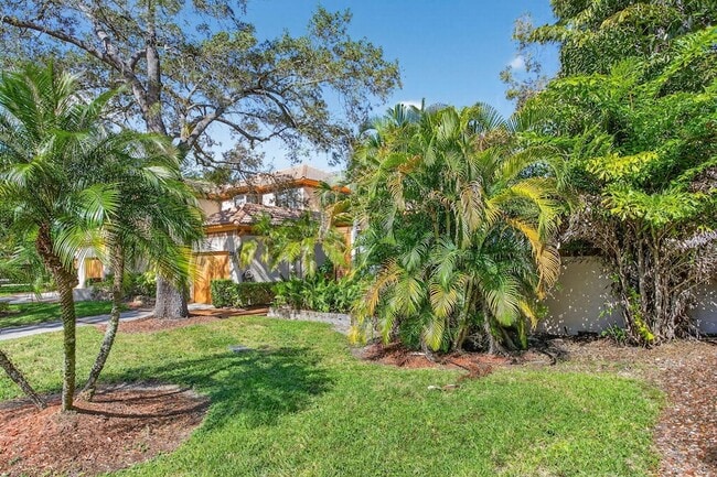 Building Photo - 11910 Glenmore Dr