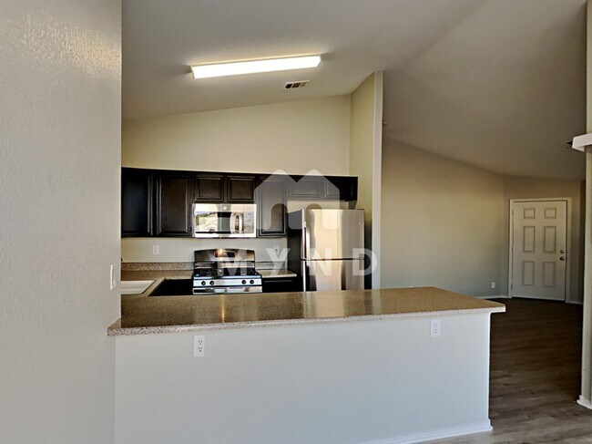 Foto del edificio - 6430 Rose Tree Ln