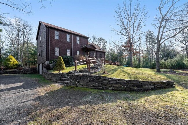 Foto del edificio - 490 Peak Rd