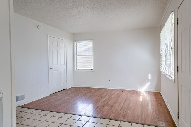 Building Photo - 6106 E 153rd Terr