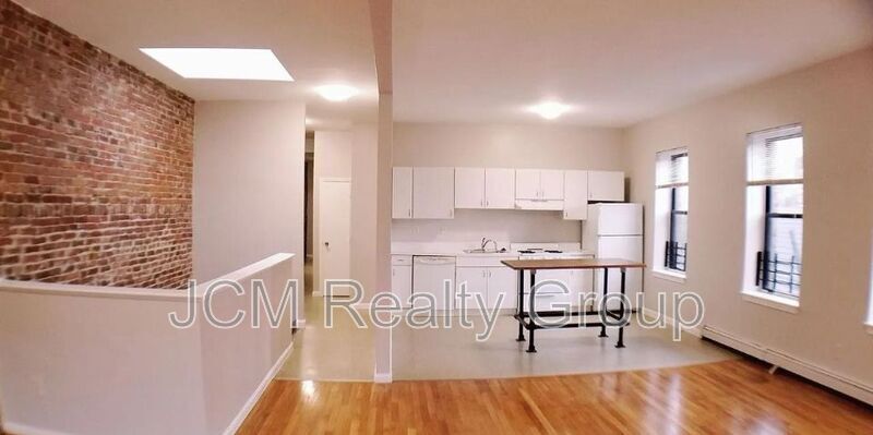 Building Photo - 34 Hartwell St