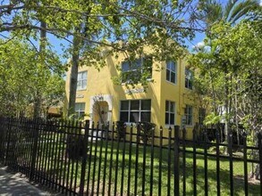 Building Photo - 1000 SW 12th Ct