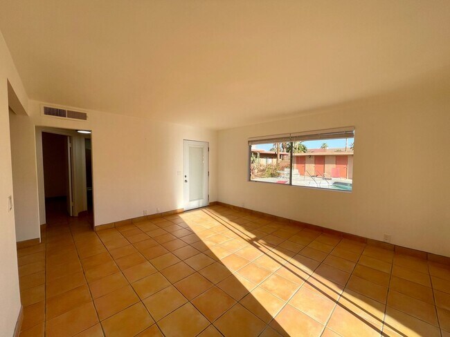 Foto del edificio - COMING SOON! 1 Bedroom 1 Bathroom Apartment in Palm Desert! CLOSE TO EL PASEO