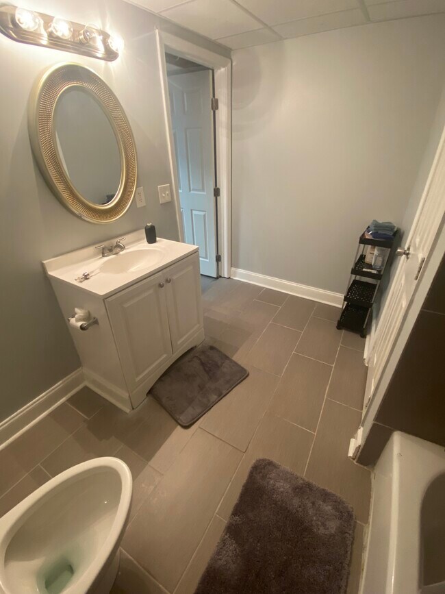 Building Photo - 1006 Westmont Rd SW