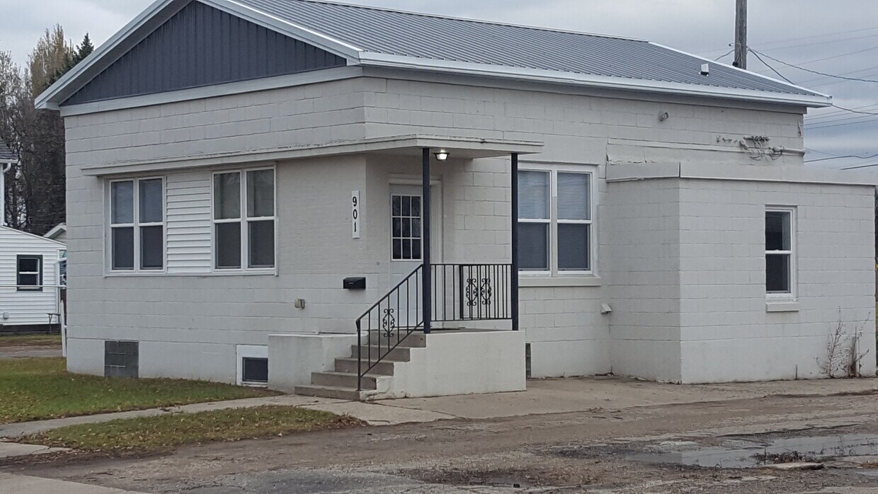 Primary Photo - 901 N 6th St