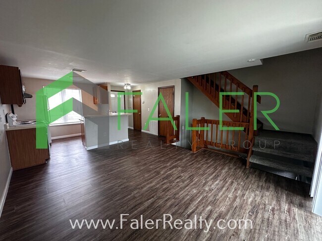 Foto del edificio - End Unit Town-home