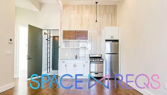 Foto principal - 4 bedroom in BROOKLYN NY 11221