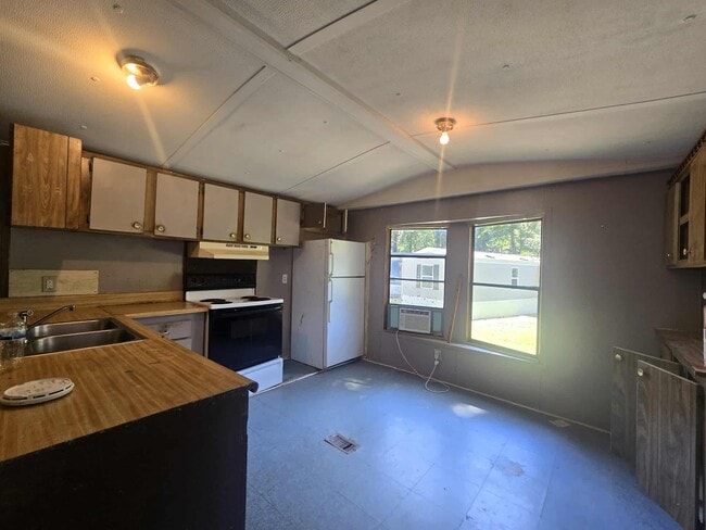 Foto del edificio - 1380 Mapleash Ave