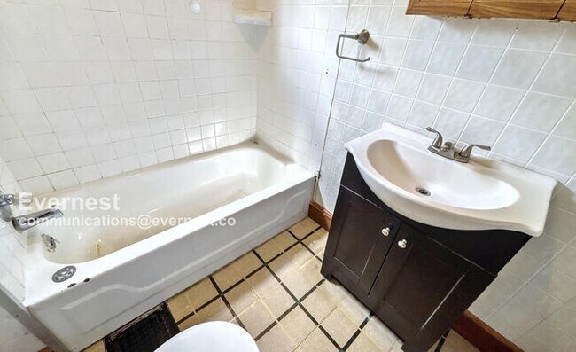 Foto del edificio - 661 S Burgess Ave