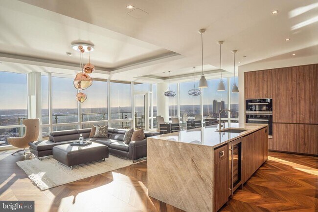 Building Photo - 300 International Drive