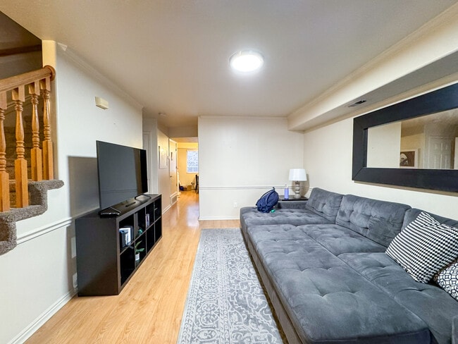 Building Photo - 582 N 500 E