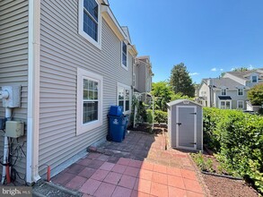 Building Photo - 14421 Gringsby Ct