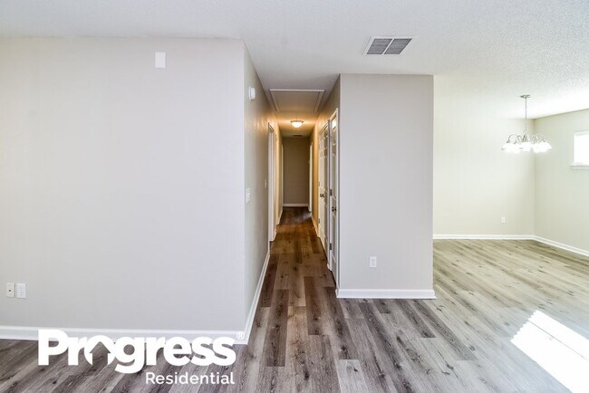 Foto del edificio - 7296 Green Ash Dr