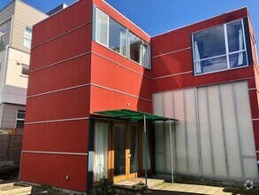 Building Photo - 310 25th Ave S