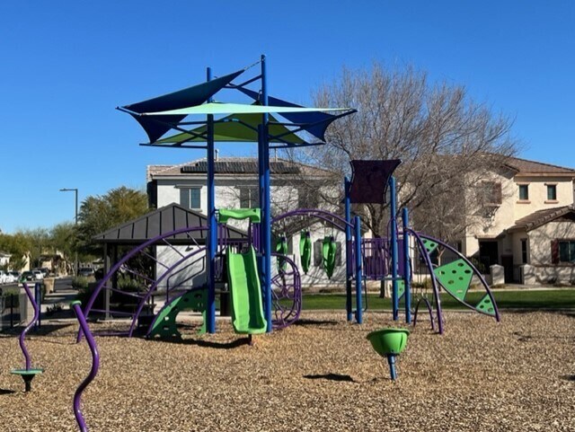 Building Photo - Community pool, 3 bed 2.5 bath in Rio Paseo