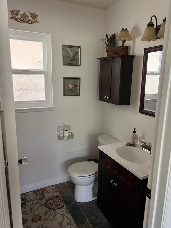 Foto del edificio - 8396 Visalia St