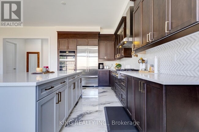 Building Photo - 2 Emerald Grove