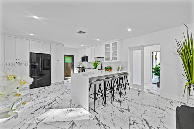 Foto del edificio - Northeast 137th Terrace, North Miami, FL 33181 - 4 BR 2 BA single-family home