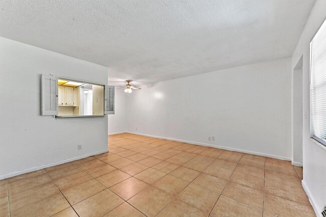 Building Photo - 111 Dorchester E