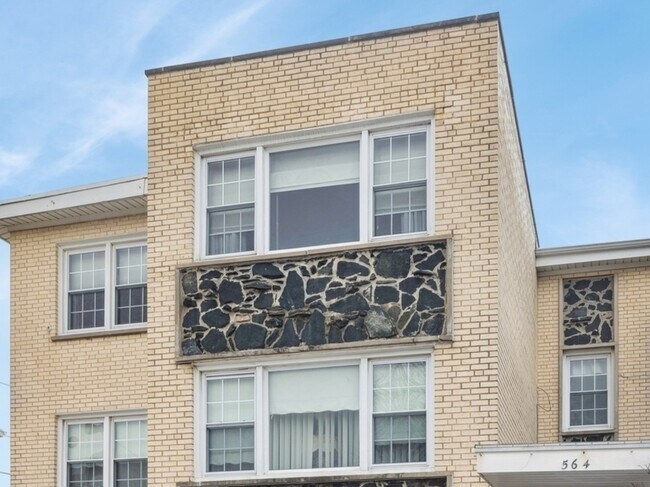 Building Photo - 564 Ida Ct