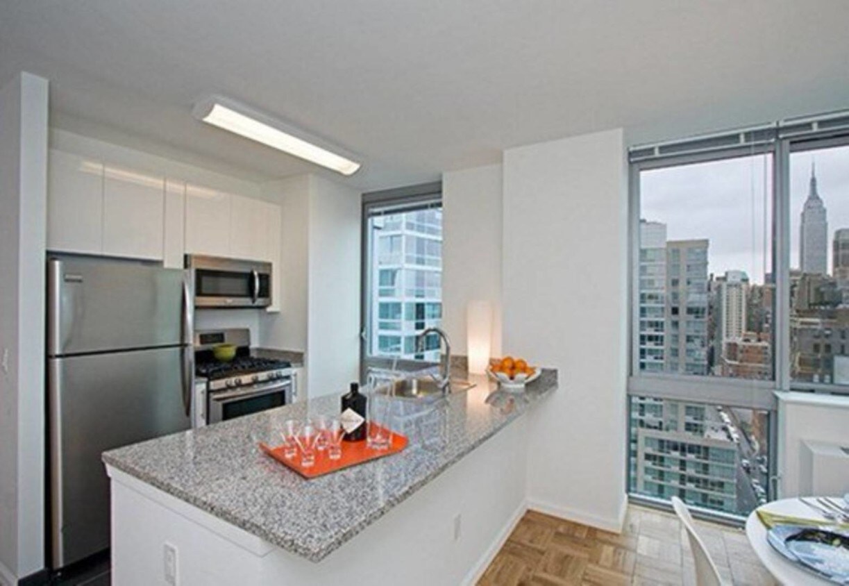 Foto principal - 455-456 W 37th St