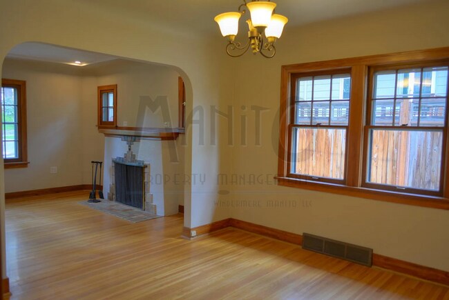 Foto del edificio - 1714 S Maple Blvd