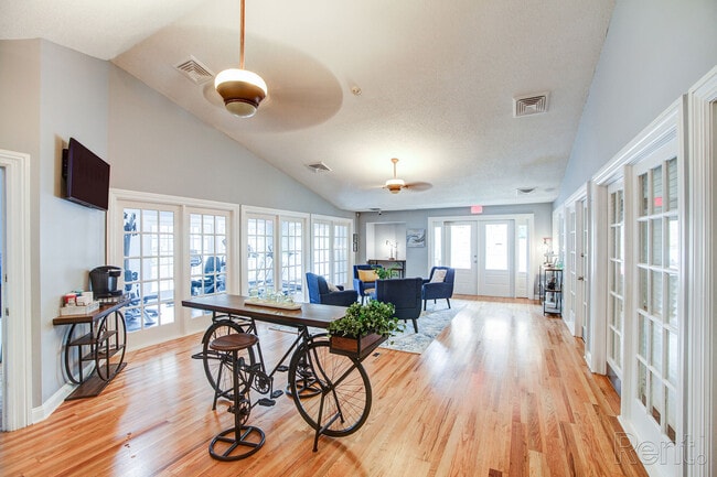 Building Photo - Element at Creekside