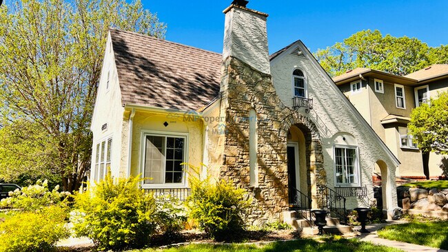 Foto del edificio - Classic 4 Bedroom Single Family Home In So...