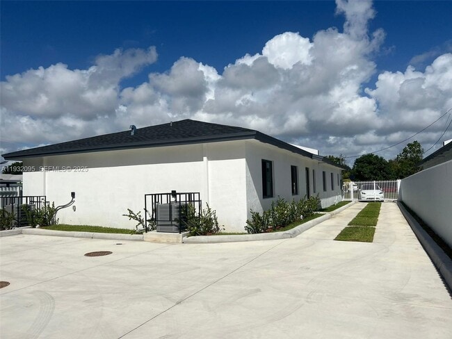 Foto del edificio - 11982 SW 213th St