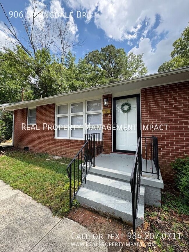 Photo - 906 Springdale Dr House