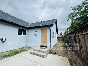 Building Photo - 1072 S 11th St