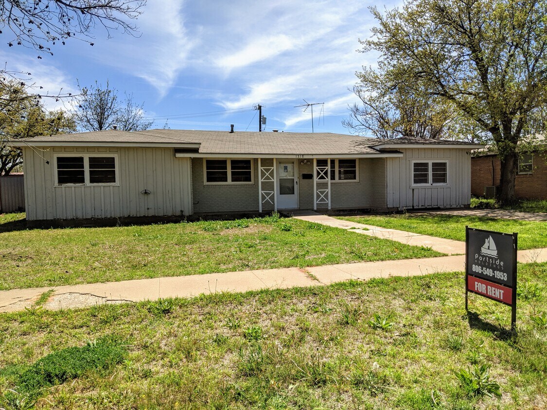 Building Photo - 1318 E Reppto