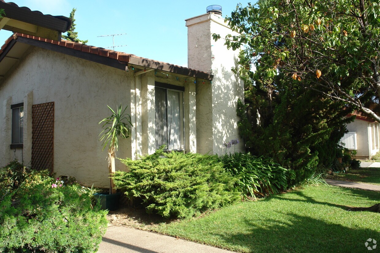 Building Photo - 1547 Moorpark Ave