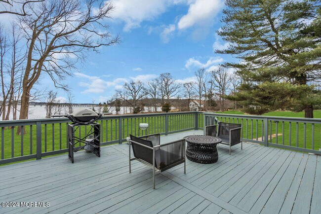 Foto del edificio - 180 Hartshorne Rd