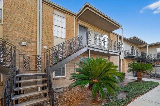 Building Photo - 5550 N Braeswood Blvd