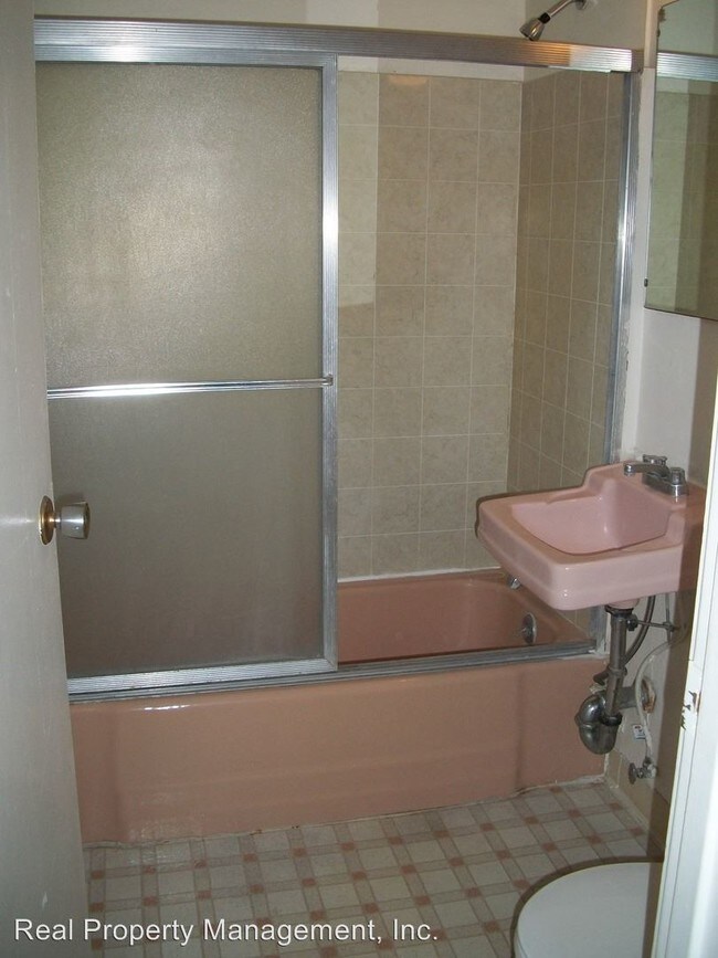 Building Photo - 2750 Reservoir Ln