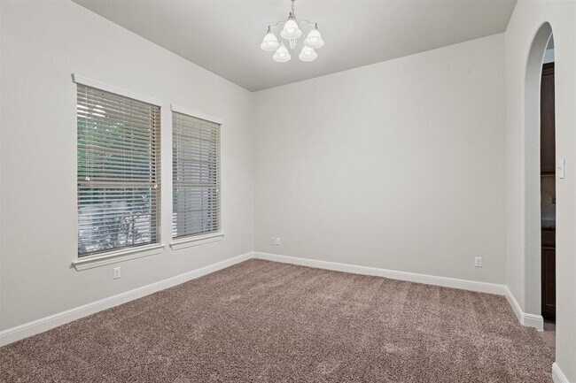Foto del edificio - 706 Harwood Dr
