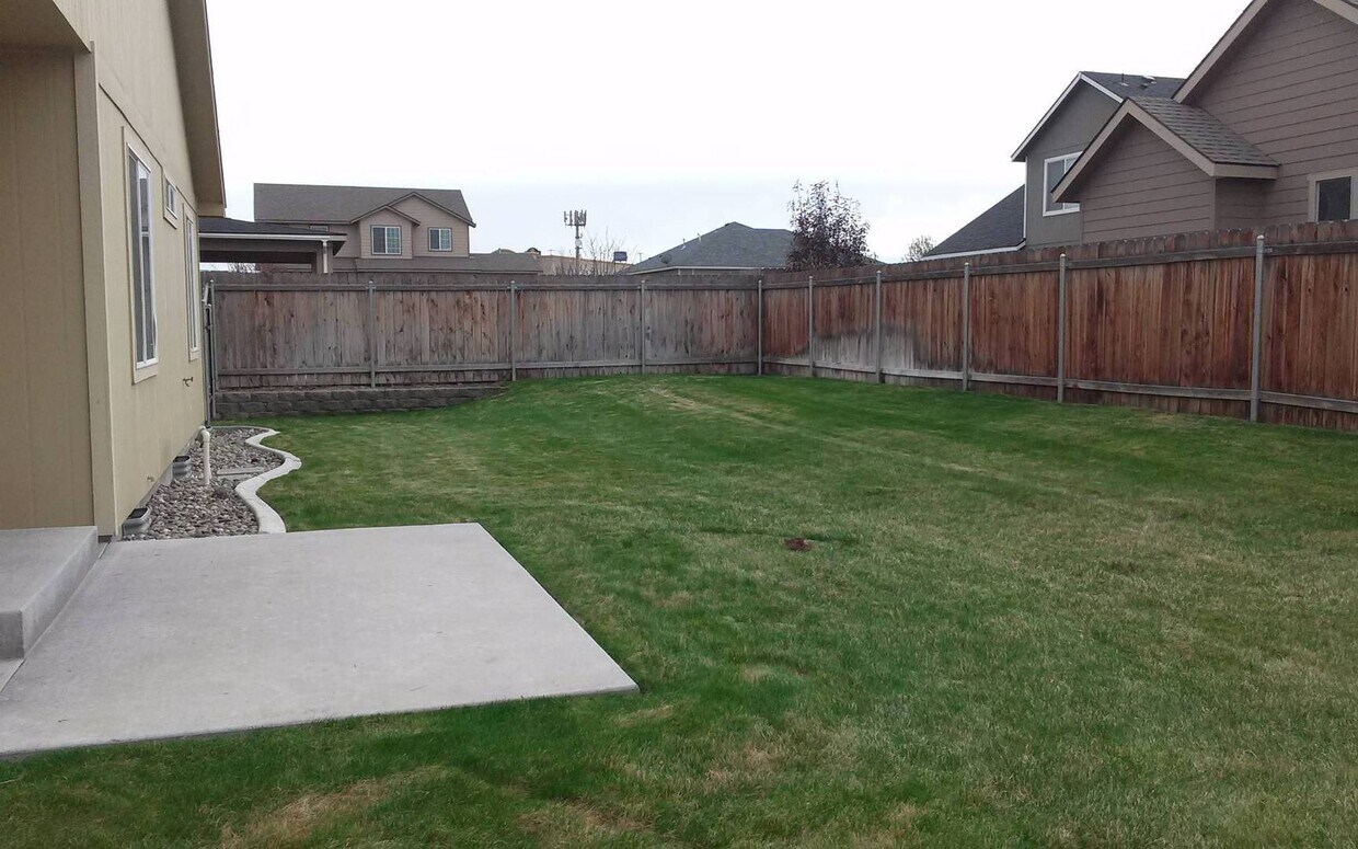 Building Photo - 2108 S Quillan St