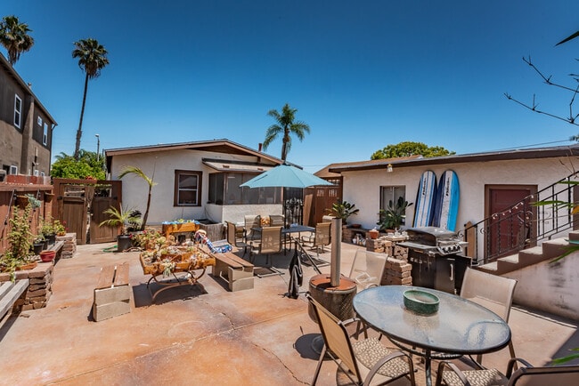 Shared Courtyard - 4650 Bancroft St