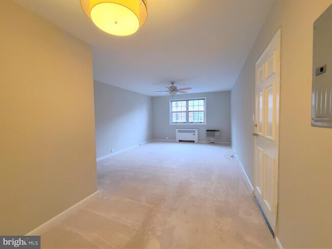 Foto del edificio - 102 N TRENTON St