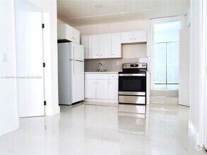 Building Photo - 61 SW 58th Ct