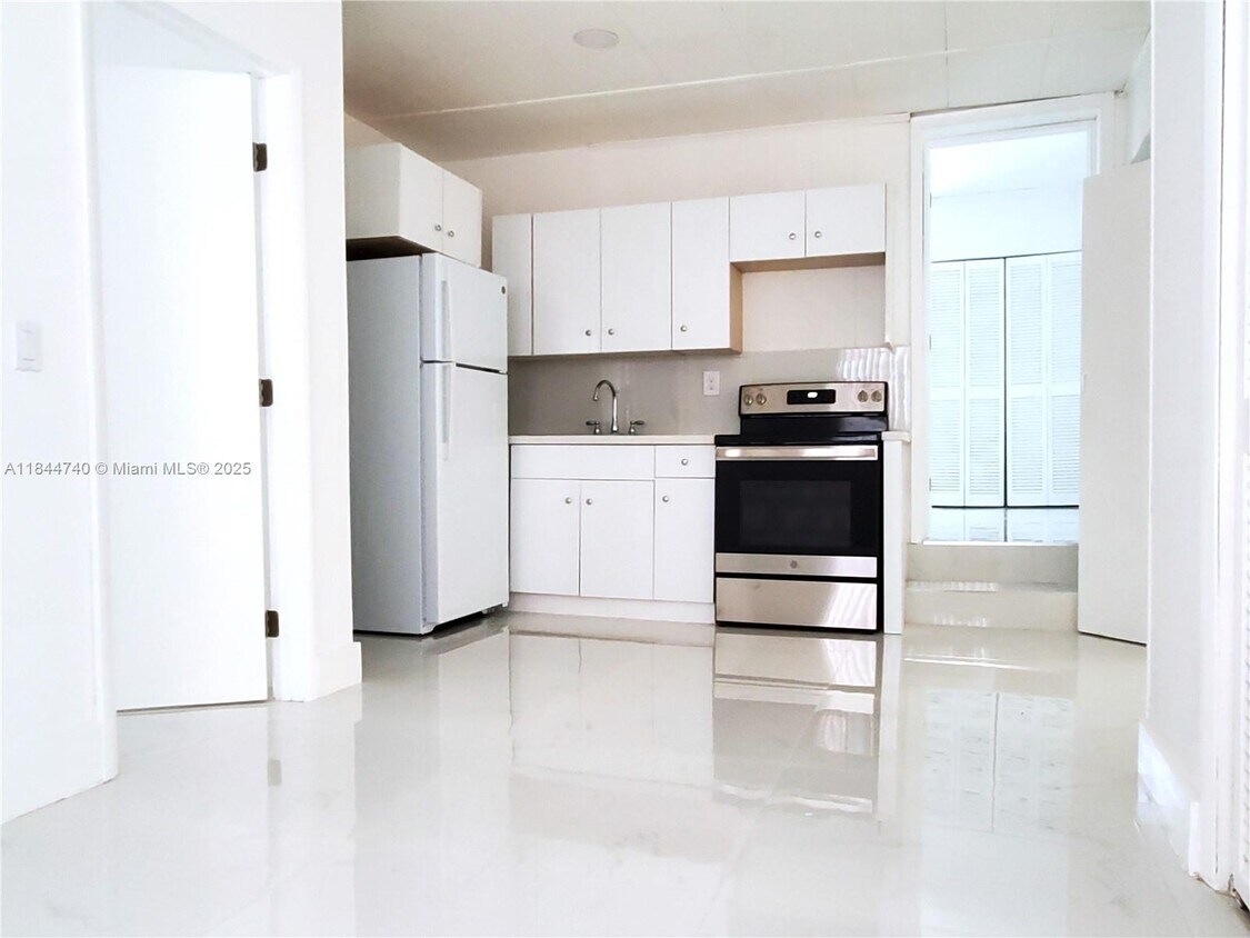 Primary Photo - 61 SW 58th Ct