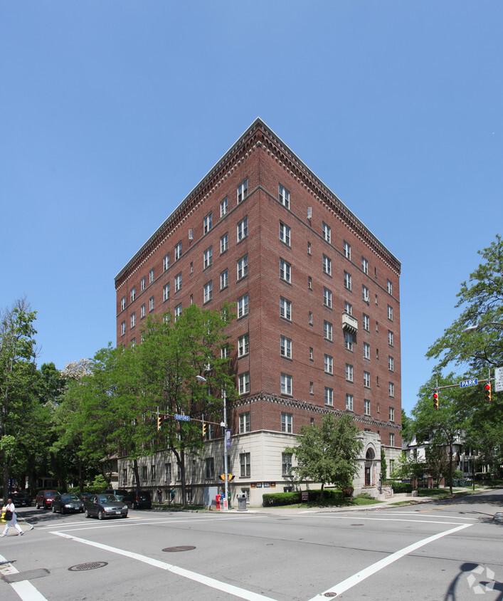 Primary Photo - Roosevelt Apartments